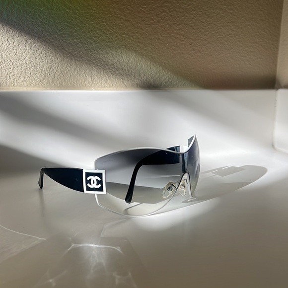 Y2K Rare Chanel Shield Sunglasses - Picture 6 of 10